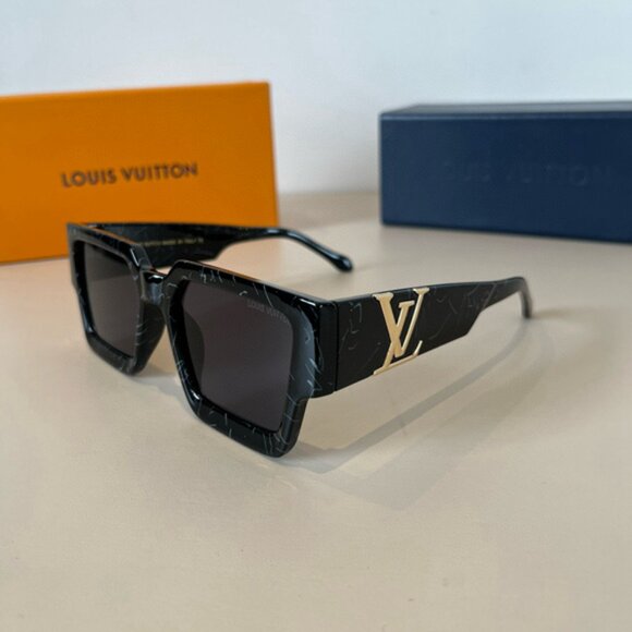 Louis Vuitton Black Square Sunglasses - Picture 1 of 7